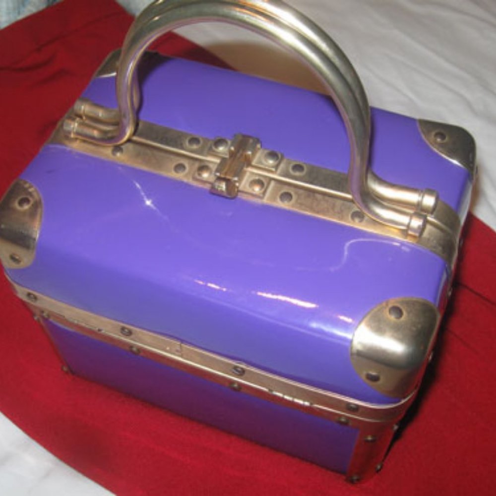 Vintage Purse Box style in patent leather